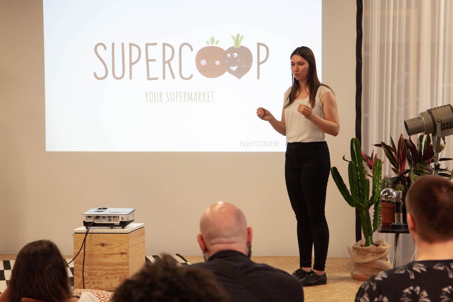 Supercoop presenting their startup